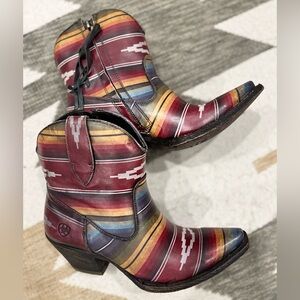 Ariat “Eye Dazzler”Aztec Pattern NWOT.